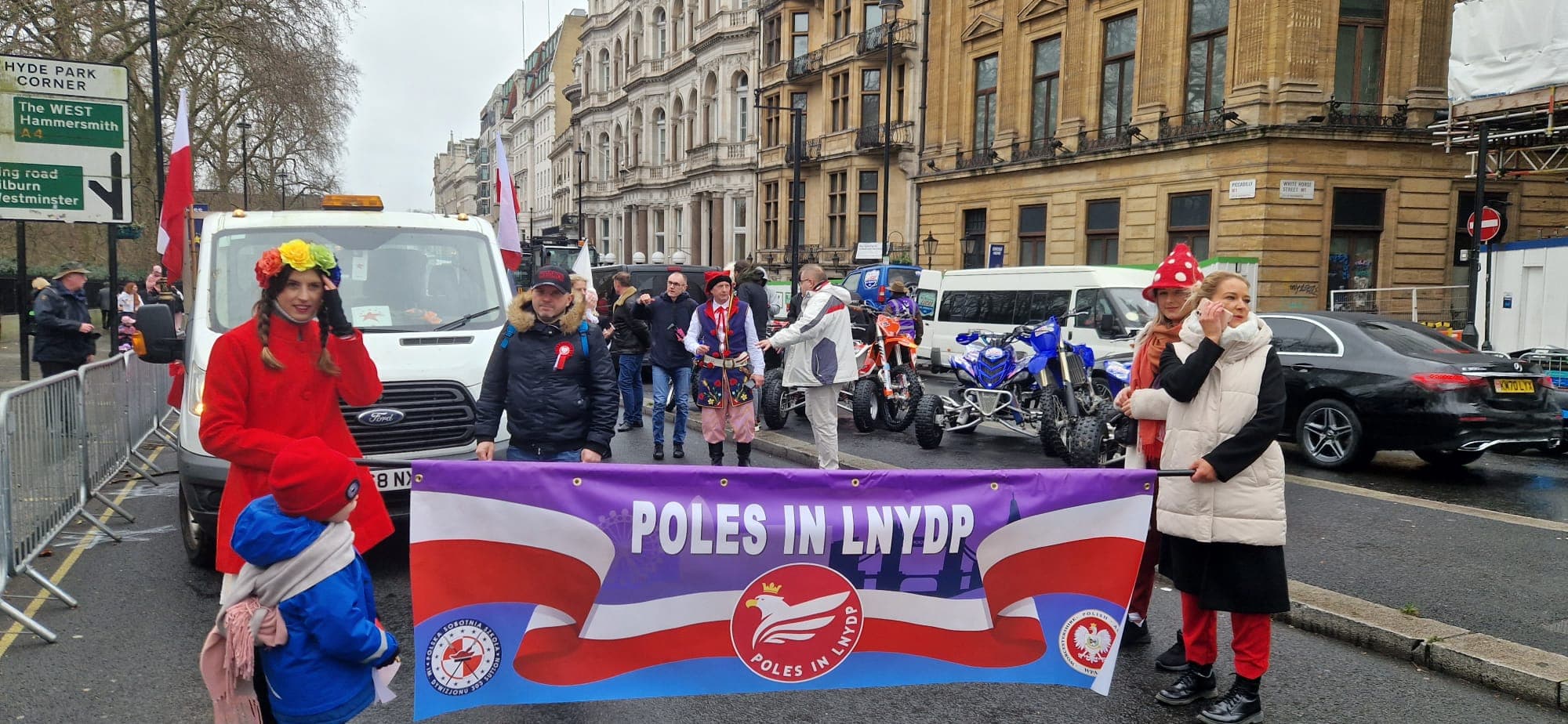 Z roku na rok rośnie rozpoznawalność grupy polonijnej na noworocznej paradzie w Londynie – relacja