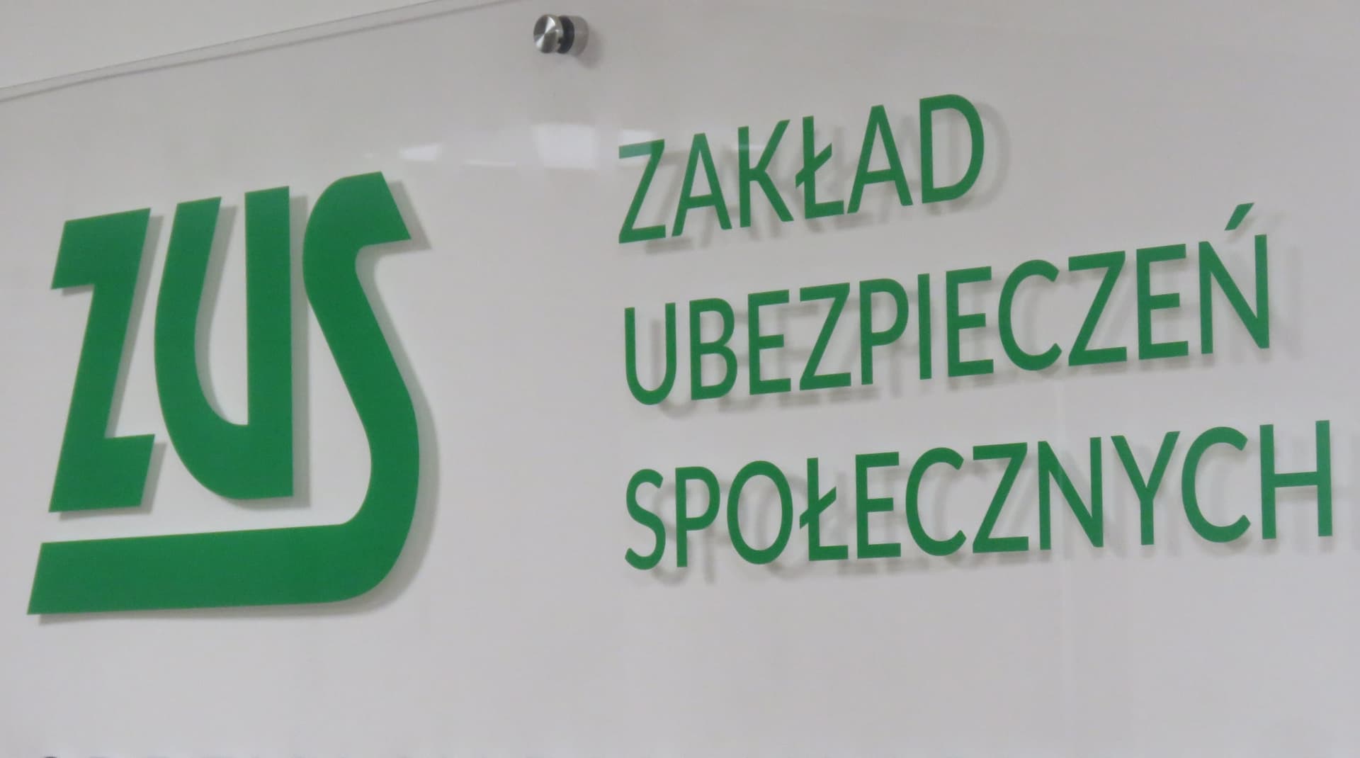 Protest pracowników ZUS. Żądają podwyższenia pensji o 1200 zł