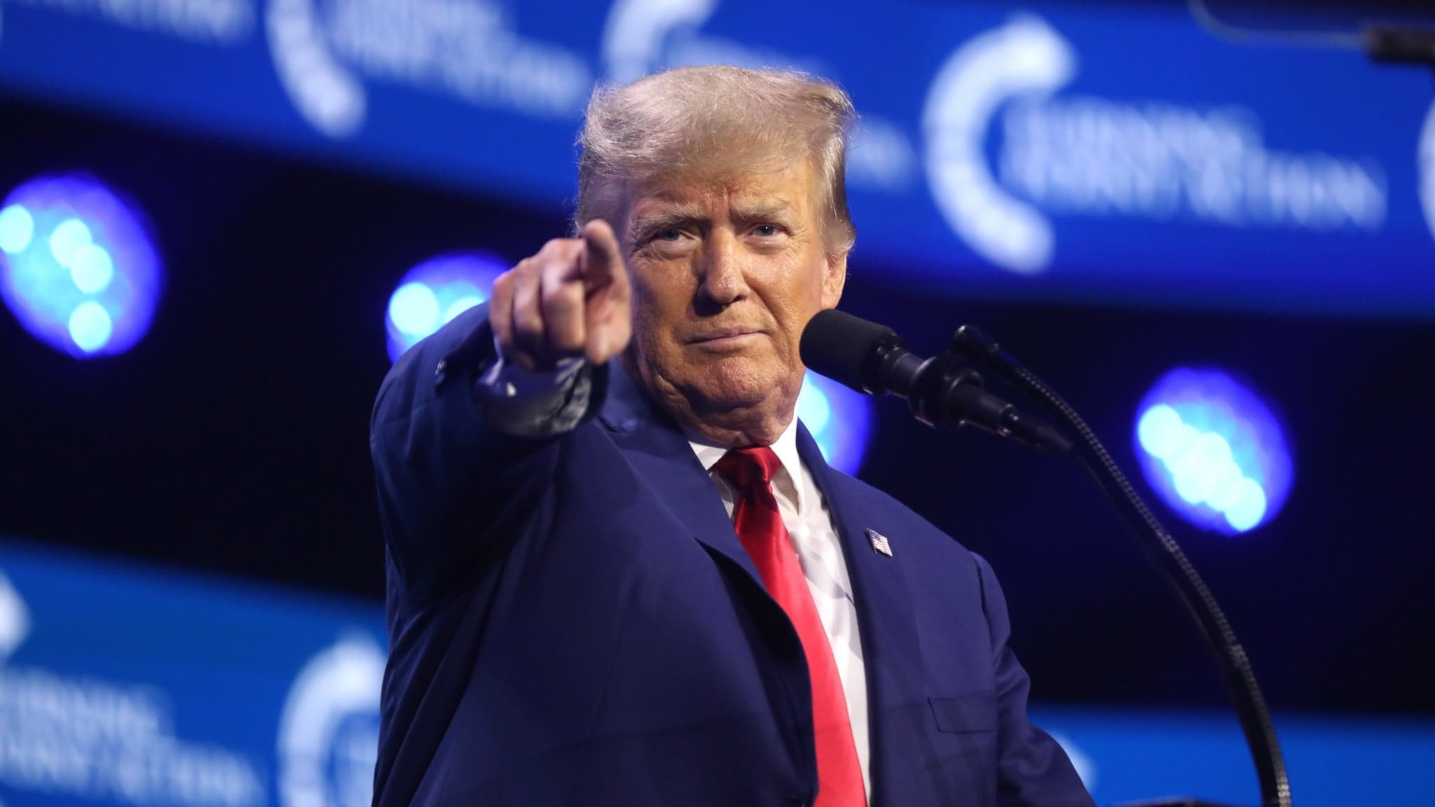 Trump wzywa Europę do odejścia od „zielonego oszustwa”. Dr Bartoszewicz: odwrócenie lewackich tendencji będzie b. trudne
