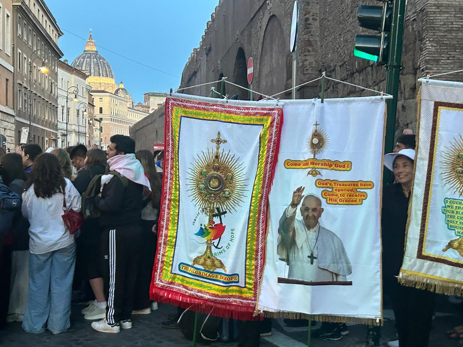 Przygotowujemy się do pożegnania Papieża Franciszka – Tygodniowy kalejdoskop kulturalny 26.04.2025 r.