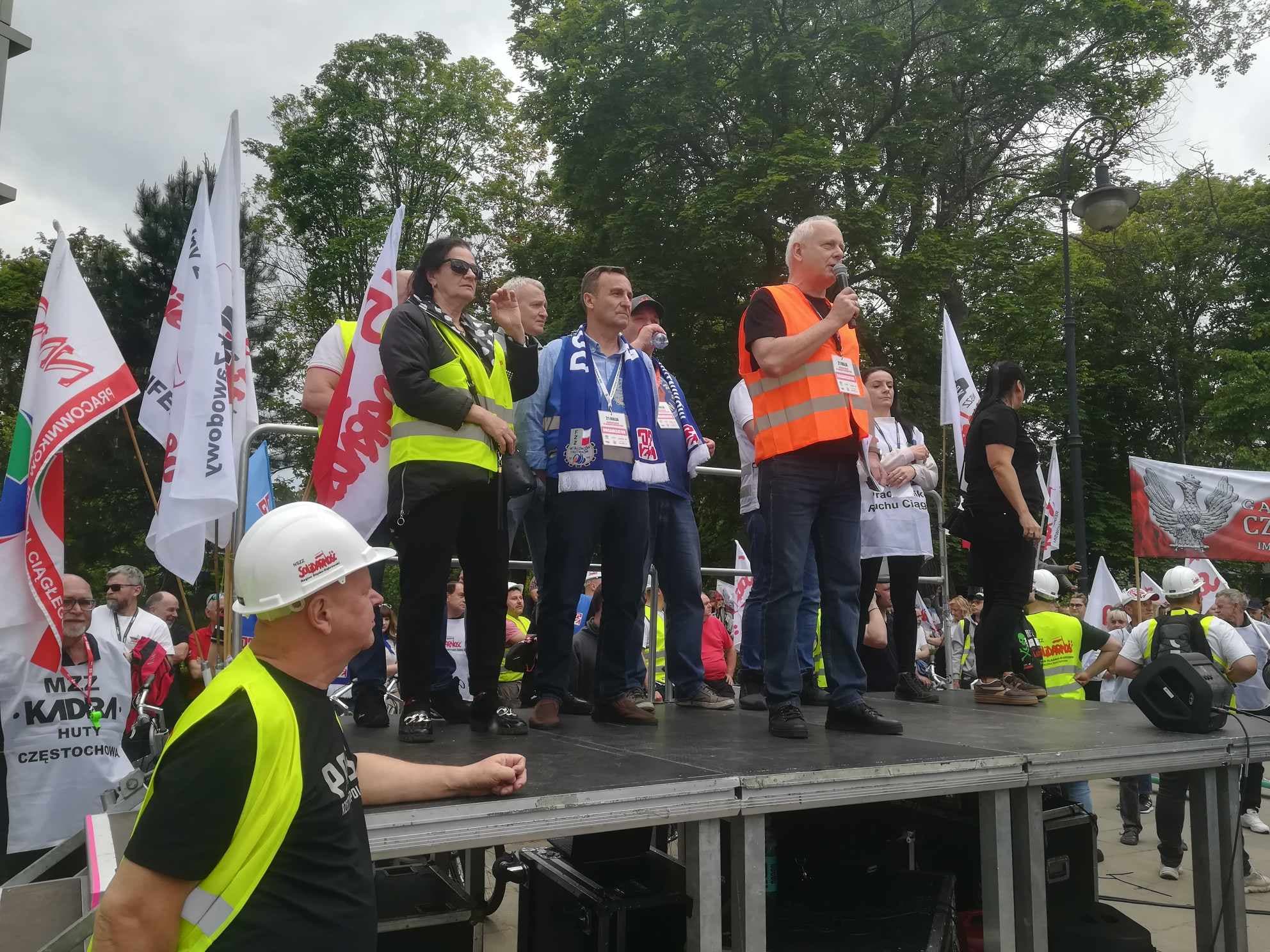 Protest hutników i górników w Warszawie. „Zakichanym obowiązkiem Tuska jest spełnić nasze postulaty”