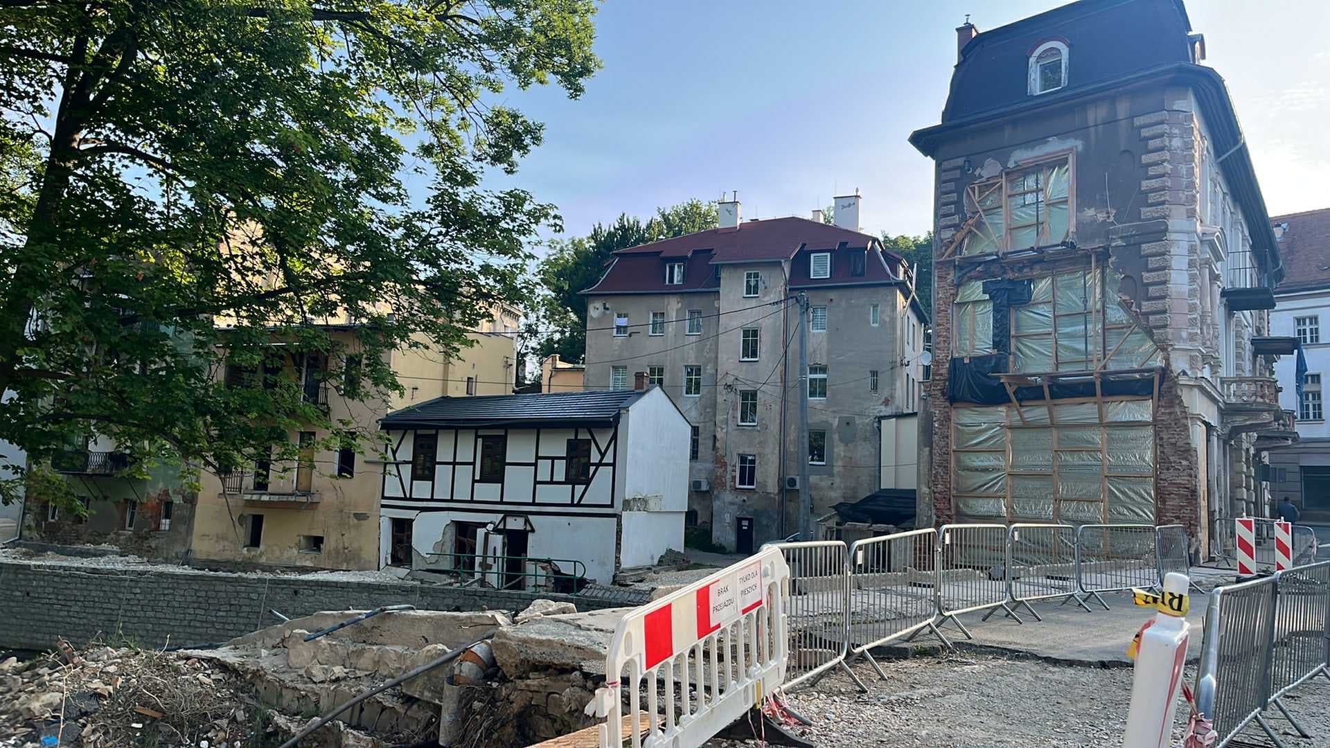 Gdy państwo zawiodło, ludzie pomogli. Lądek-Zdrój po żywiole wciąż czeka na pomoc