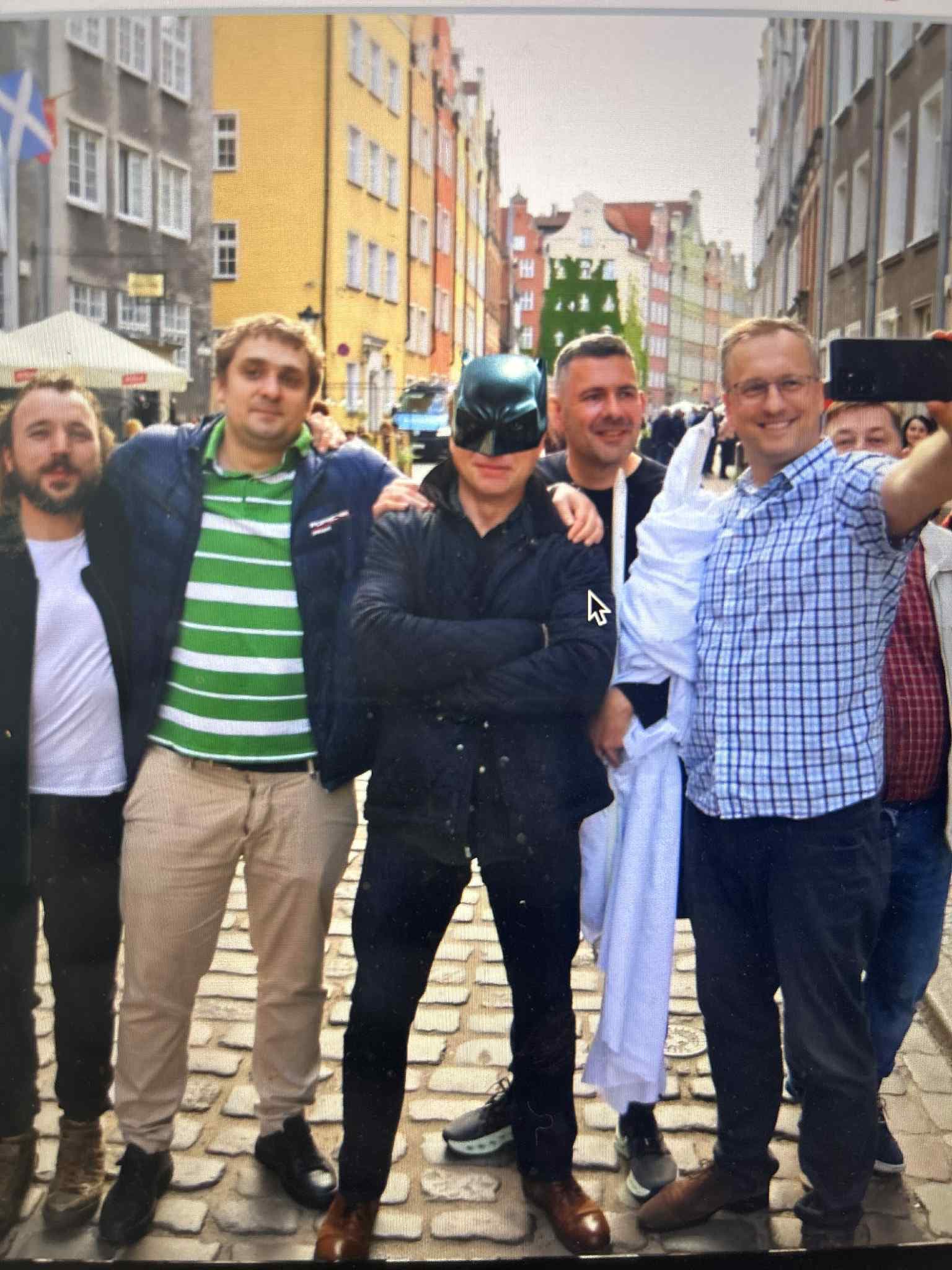 Kontrowersyjna interwencja policji podczas wiecu Rafała Trzaskowskiego. „Wtargnęli do hotelu bez zgody właściciela”