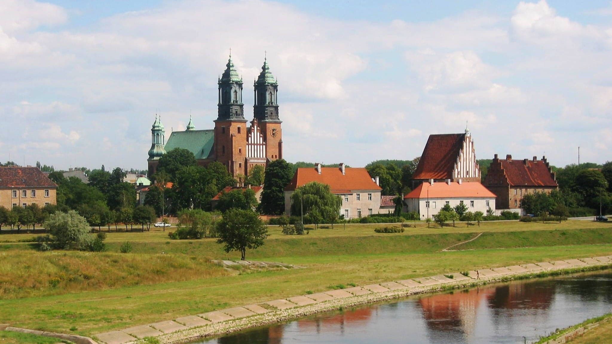 Ostrów Tumski zagrożony przez deweloperów. Prof. Kowalski: „to uderzy w najstarsze zabytki”