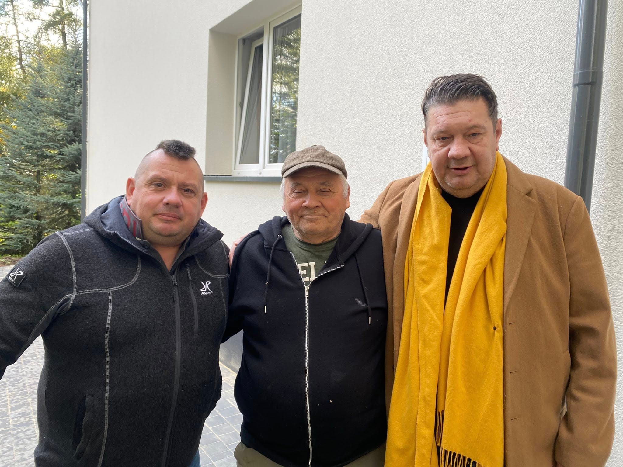 Mężczyźni, muzyka i przyjaźń. Opowieść o życiu, które zapisał Marek Dyjak na płytach. Rozmowy przy łuskaniu orzechów