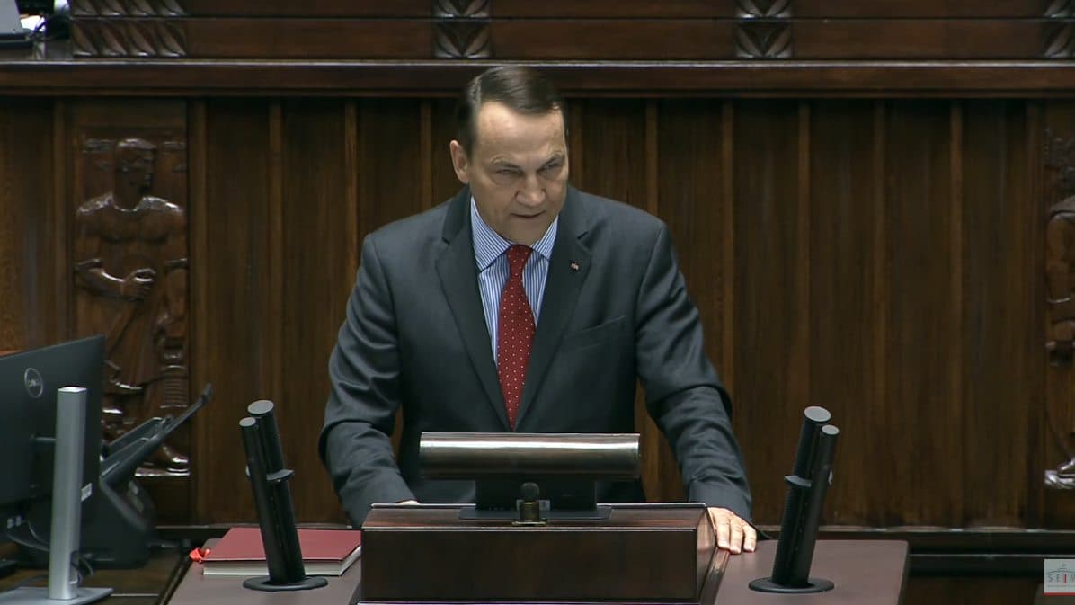 Polityczna wojna na górze po aktach dywersji. Dlaczego Sikorski atakuje Nawrockiego?