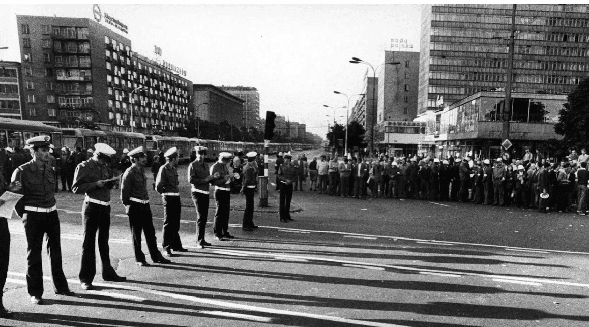 Najważniejsze wydarzenia z naszej historii najnowszej widzimy jego oczami – wspomnienie fotoreportera Erazma Ciołka