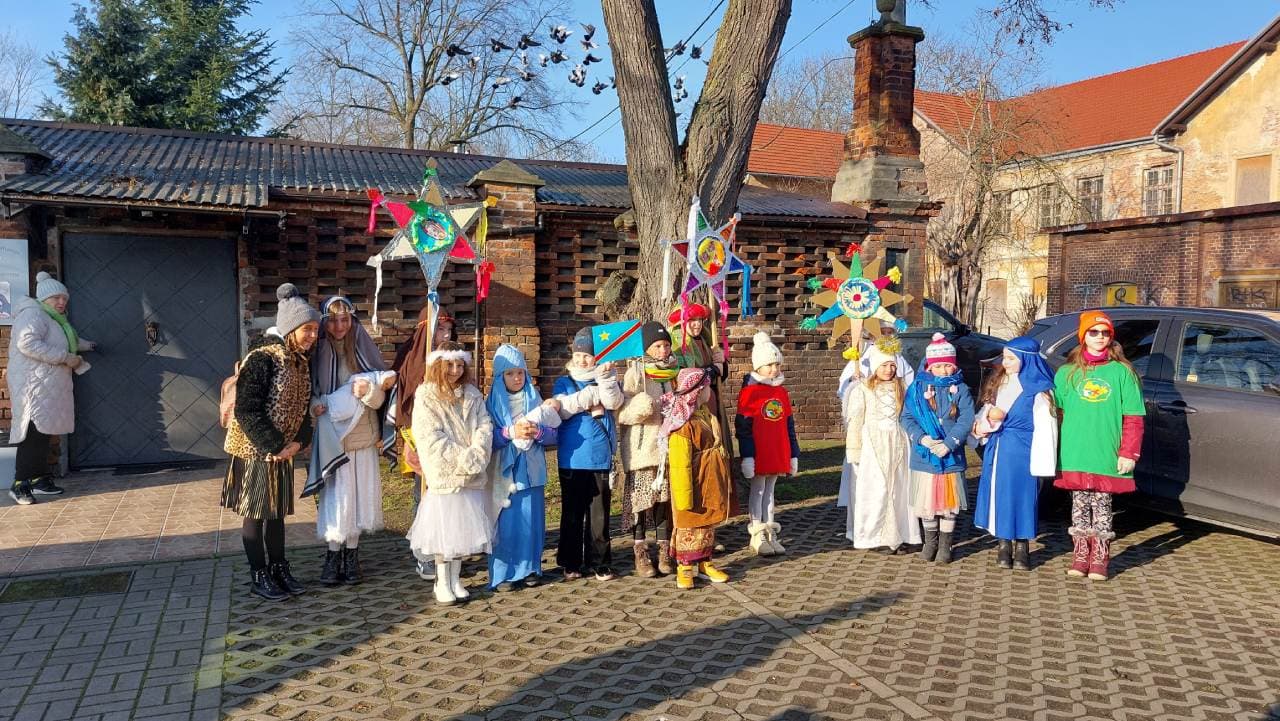 Kolędnicy misyjni – młodzi ewangelizatorzy niosący Chrystusa