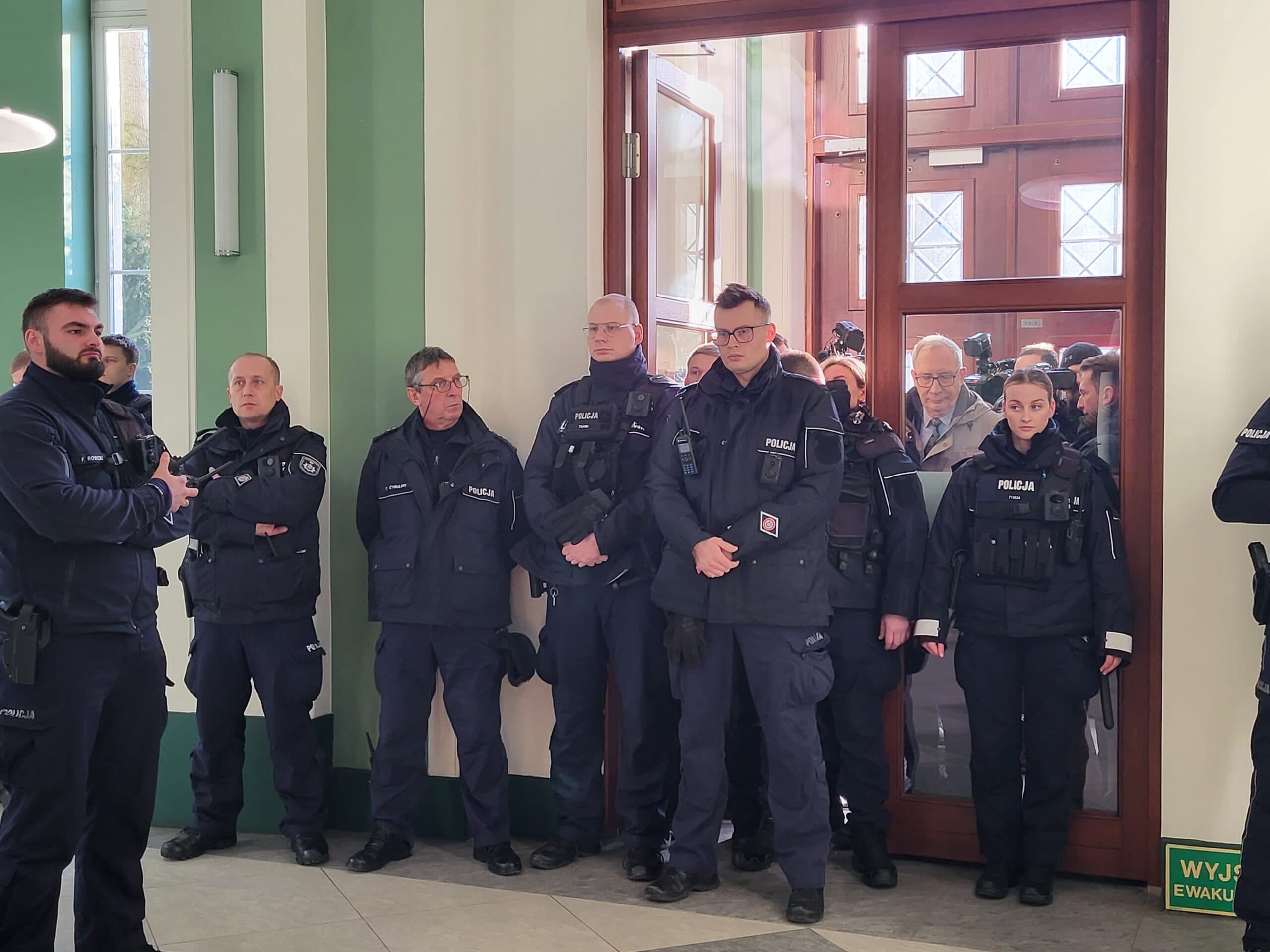 Policja weszła do KRS. Prezes Sądu Najwyższego: To niedopuszczalna ingerencja