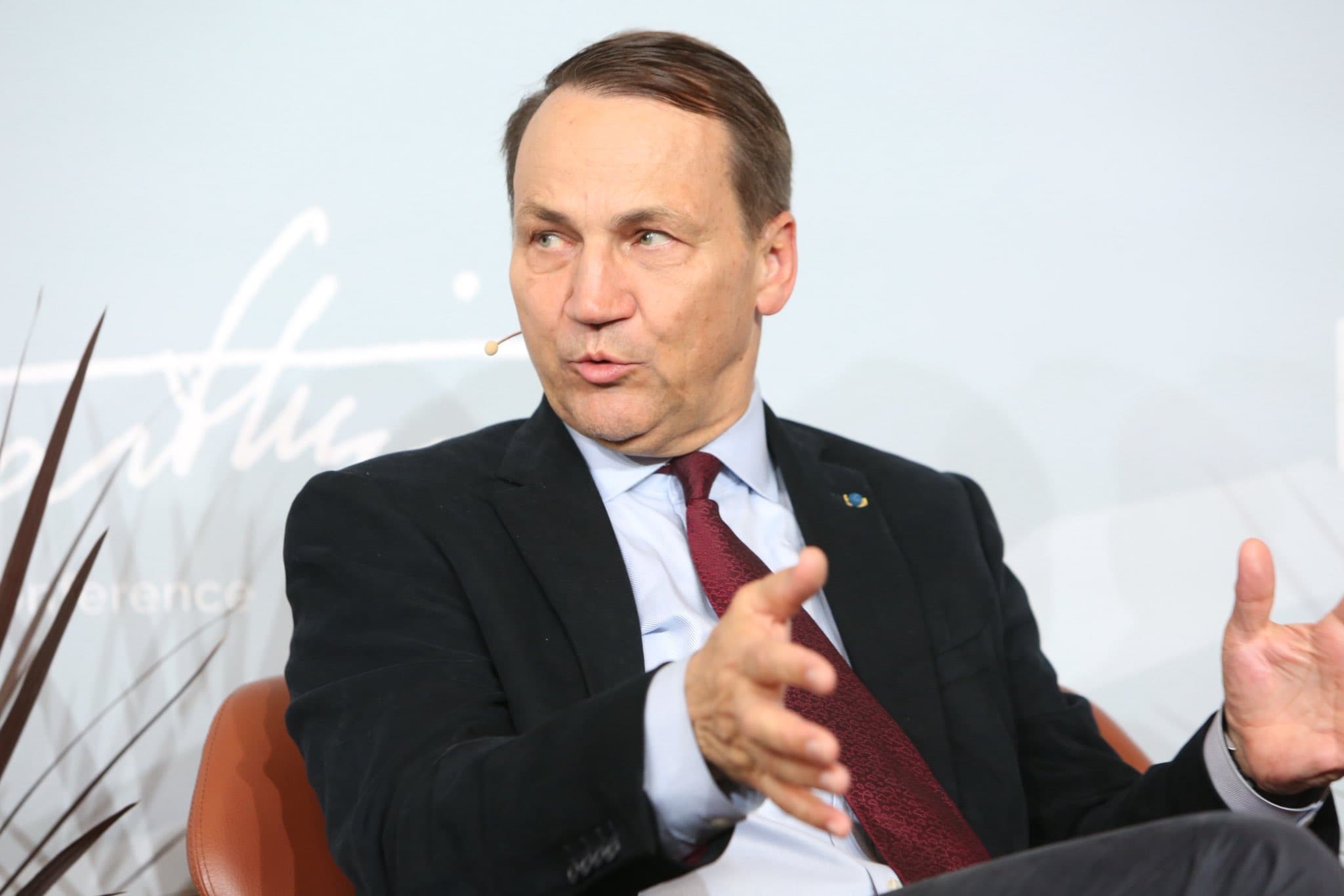 Sikorski traci wpływy? Gmyz wskazuje napięcia w rządzie