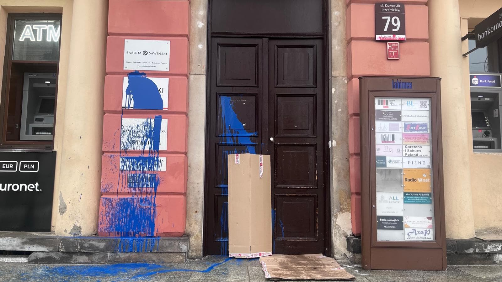 Kamienica, w której mieści się m.in. Radio Wnet obiektem chuligańskiego ataku