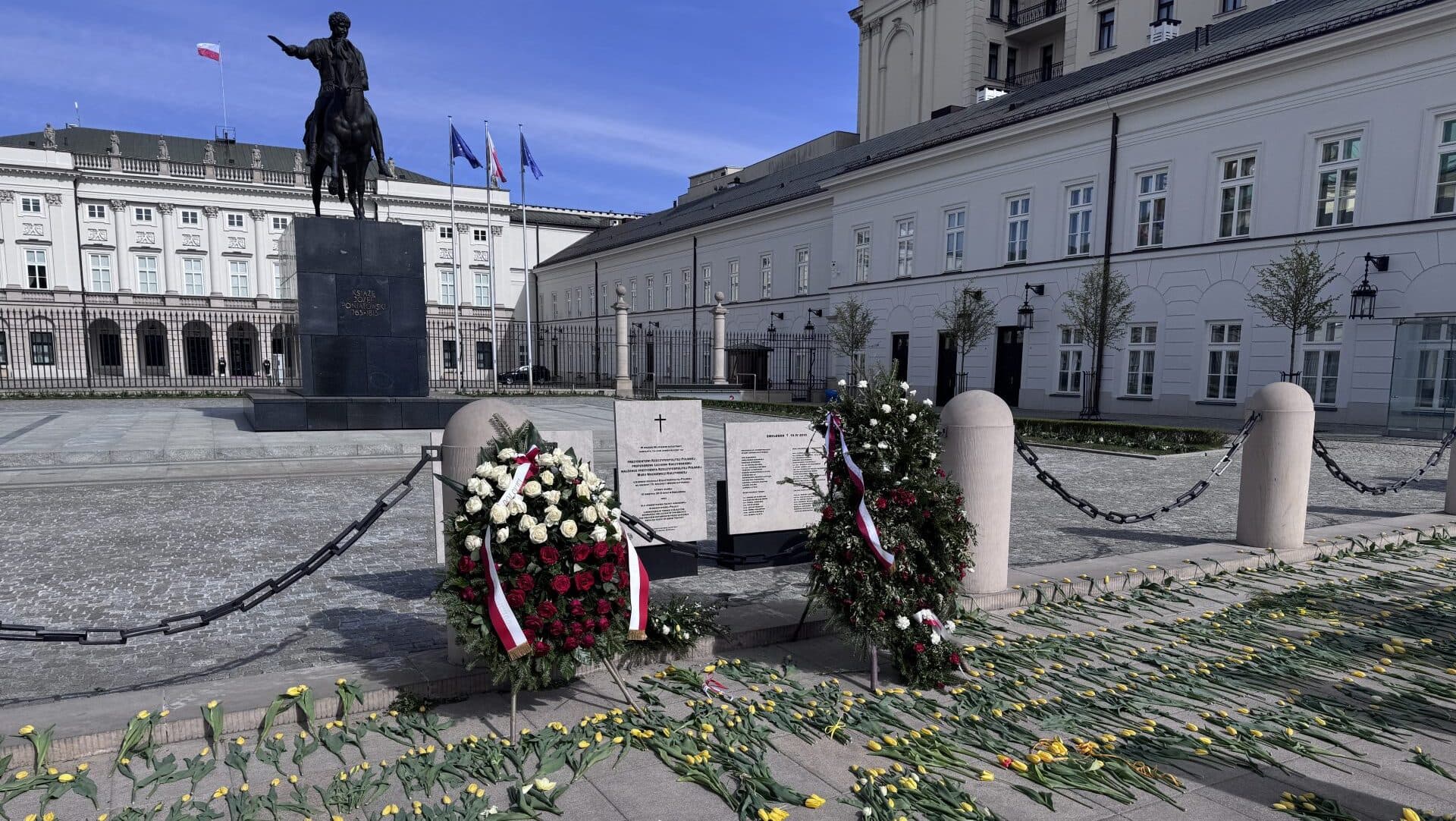 Żółte tulipany przed Pałacem Prezydenckim. To gest pamięci o Marii Kaczyńskiej