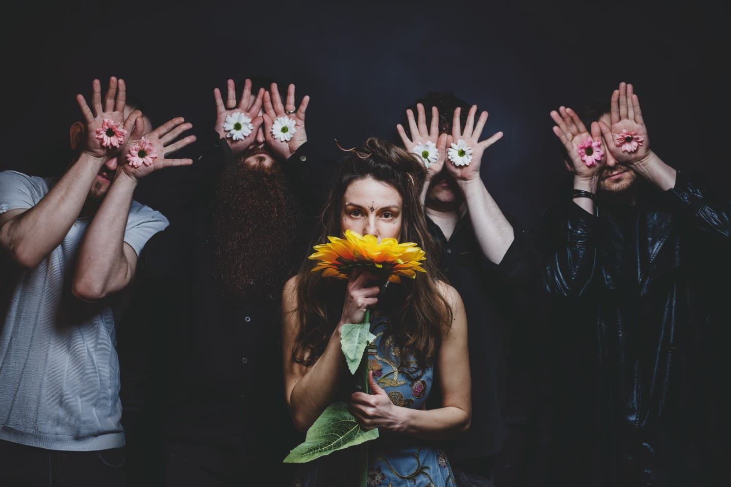 „Kto tu śni naprawdę?” Źrenice i znakomity album „Śnienie”. Recenzja Tomasza Wybranowskiego