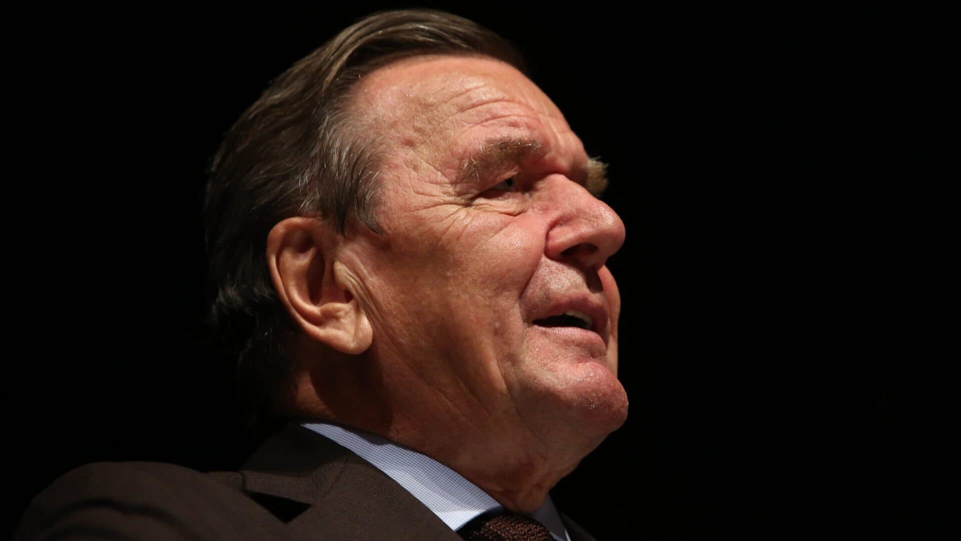 Schröder przyłapany w Moskwie. Niemiecki biznes wraca do gry z Putinem