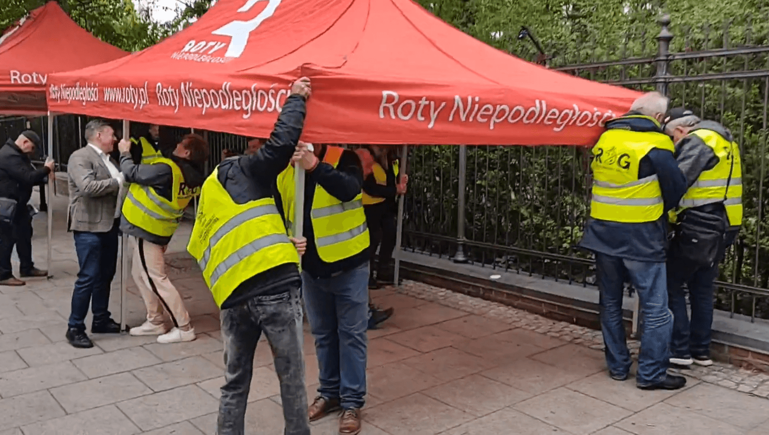 „Miasteczko gniewu” w Warszawie. Protestujący uderzają w rząd Tuska