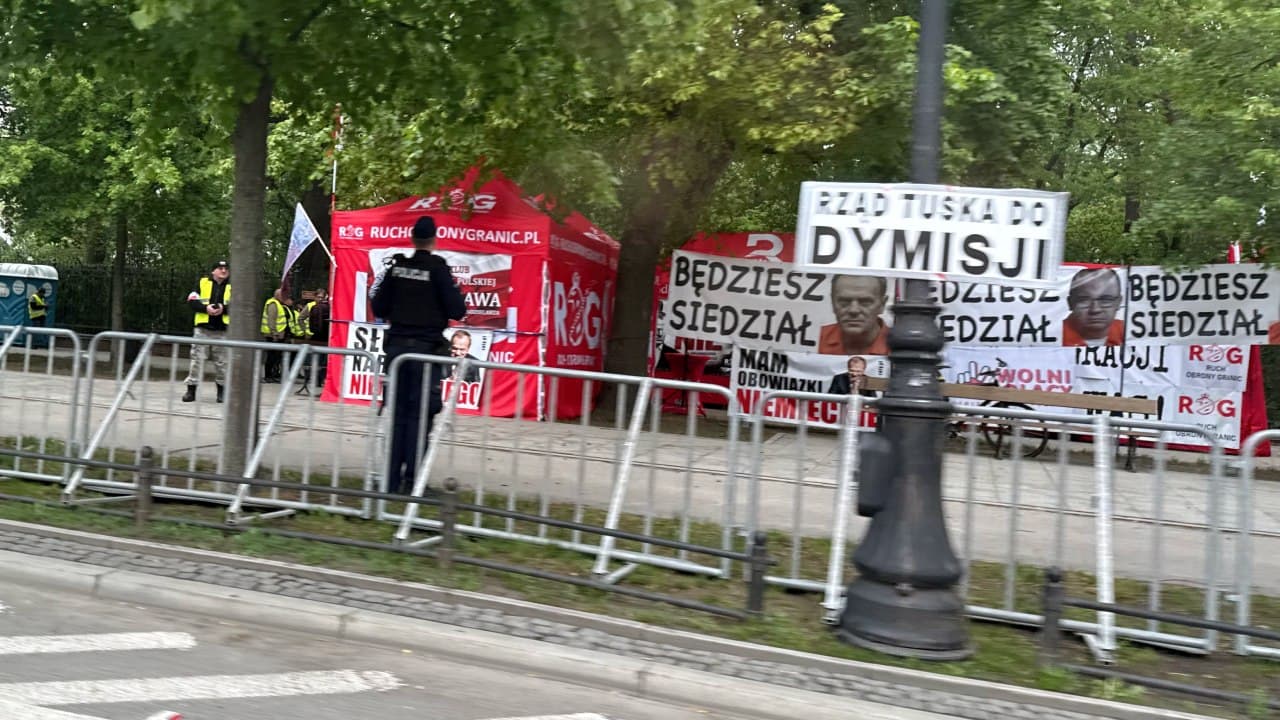 „Miasteczko Gniewu” przed KPRM. Kryszczak: Naszym celem jest obalenie rządu Donalda Tuska