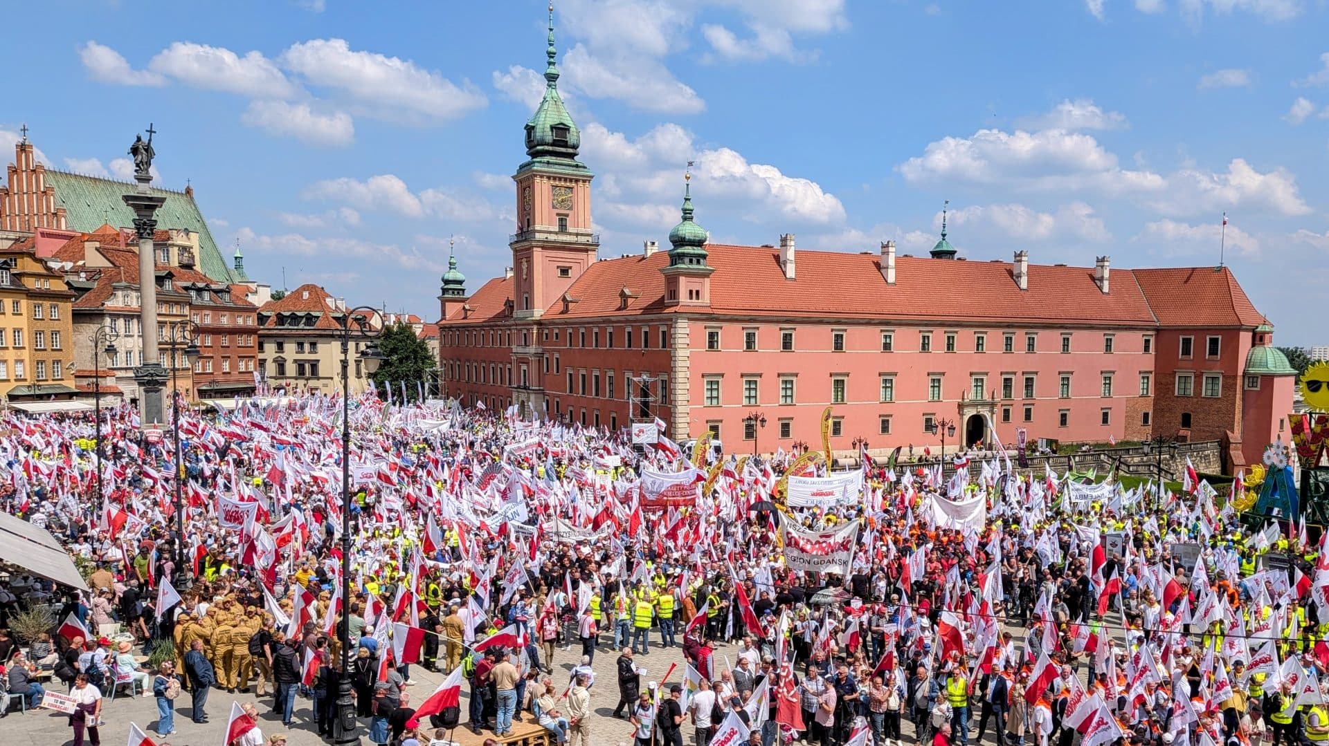 „Obudź się, Polsko!”. Zobacz zdjęcia z wielkiej manifestacji „Solidarności” widzianej z redakcji Radia Wnet [GALERIA]