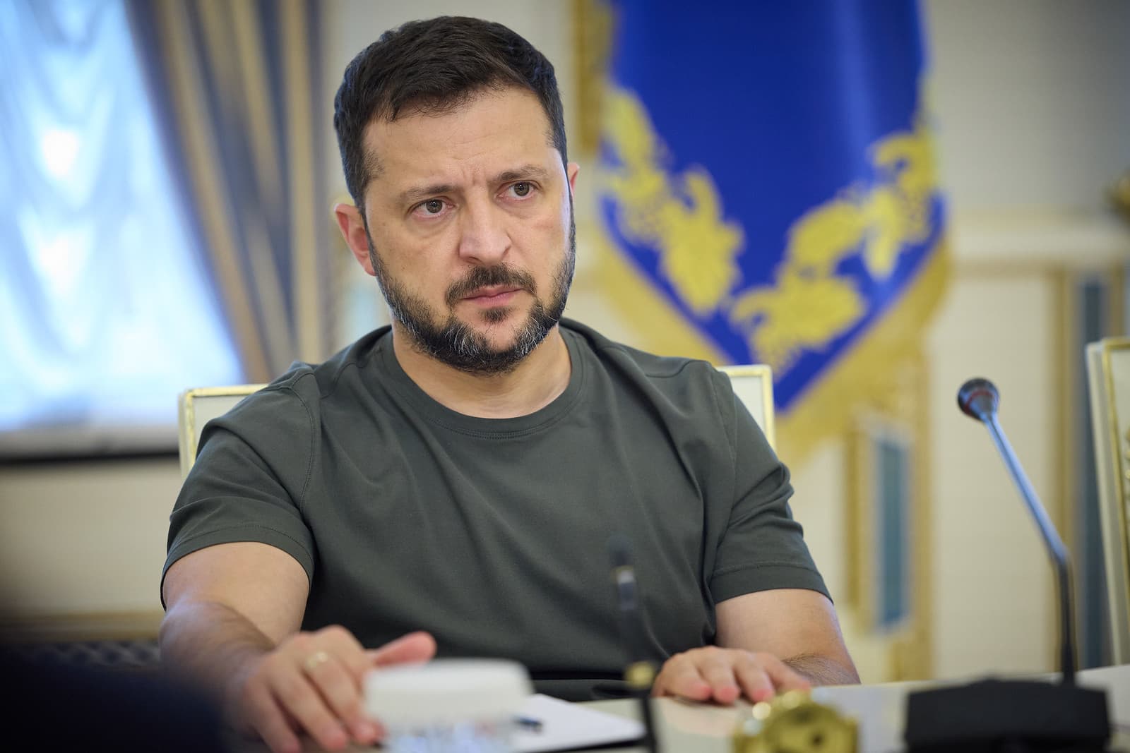 Zełenski ostentacyjnie omija lotnisko w Jasionce