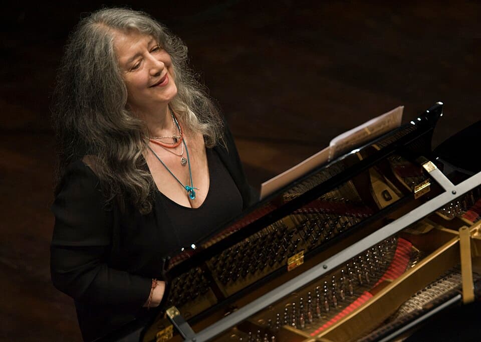 Marta Argerich jako cudowne dziecko. Niezwykła droga pianistki przez Buenos Aires i Wiedeń