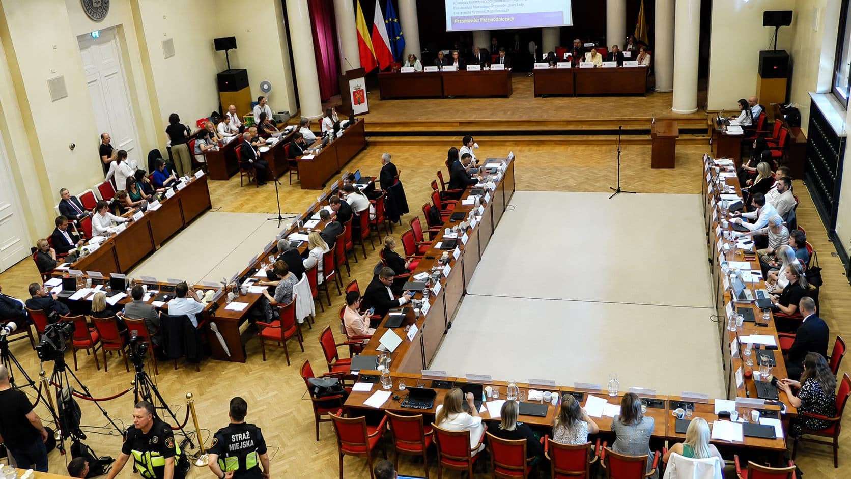Rada Warszawy i polityczny teatr. Radna ujawnia: „Chcieli znudzić media i mieszkańców” [WIDEO]