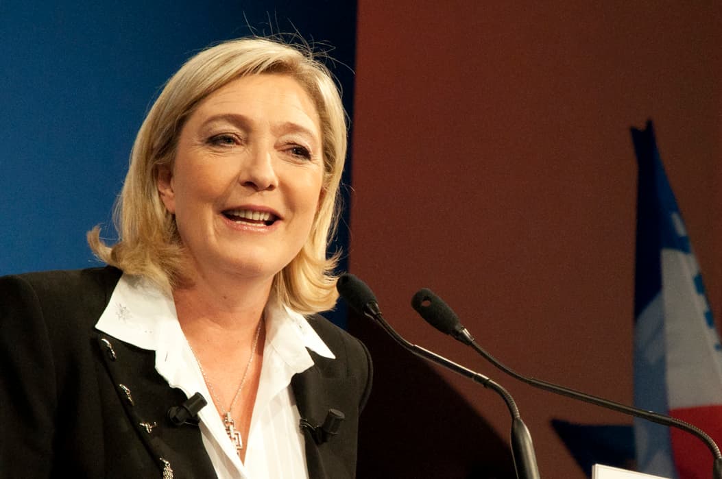 Francja w szoku. Marine Le Pen idzie va banque: „Nie będzie żadnej bransolety”