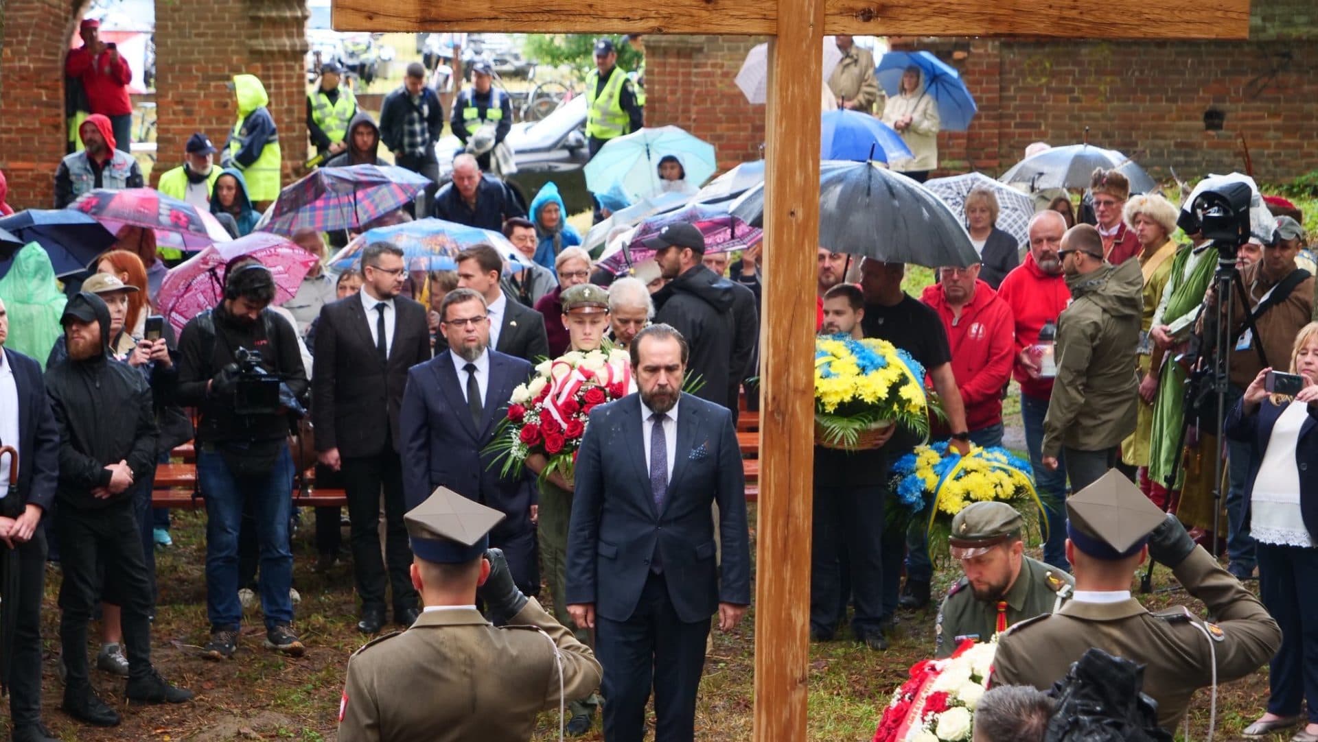 „To kwalifikowałoby do odwołania”. Piekło krytykuje kierownika placówki w Kijowie