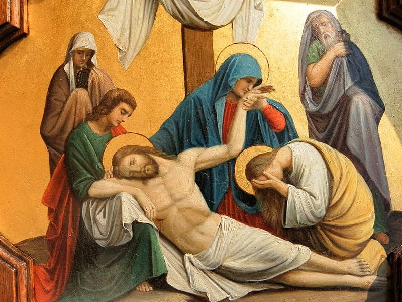 Stacja XIII – Jezus zdjęty z krzyża i powierzony Matce
