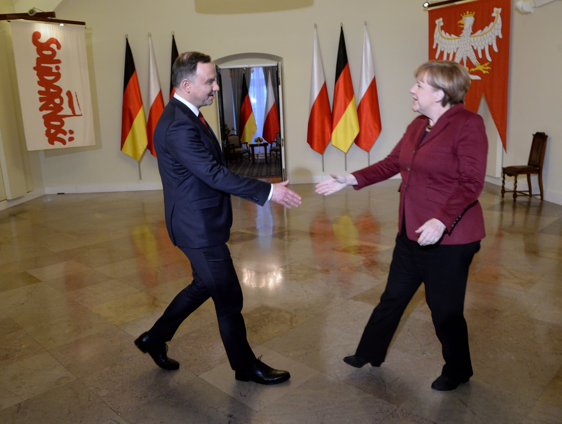 Prof. Żurawski vel Grajewski: Wizyta Merkel to sygnał, że niemiecka klasa polityczna uznaje stabilność rządu w Polsce