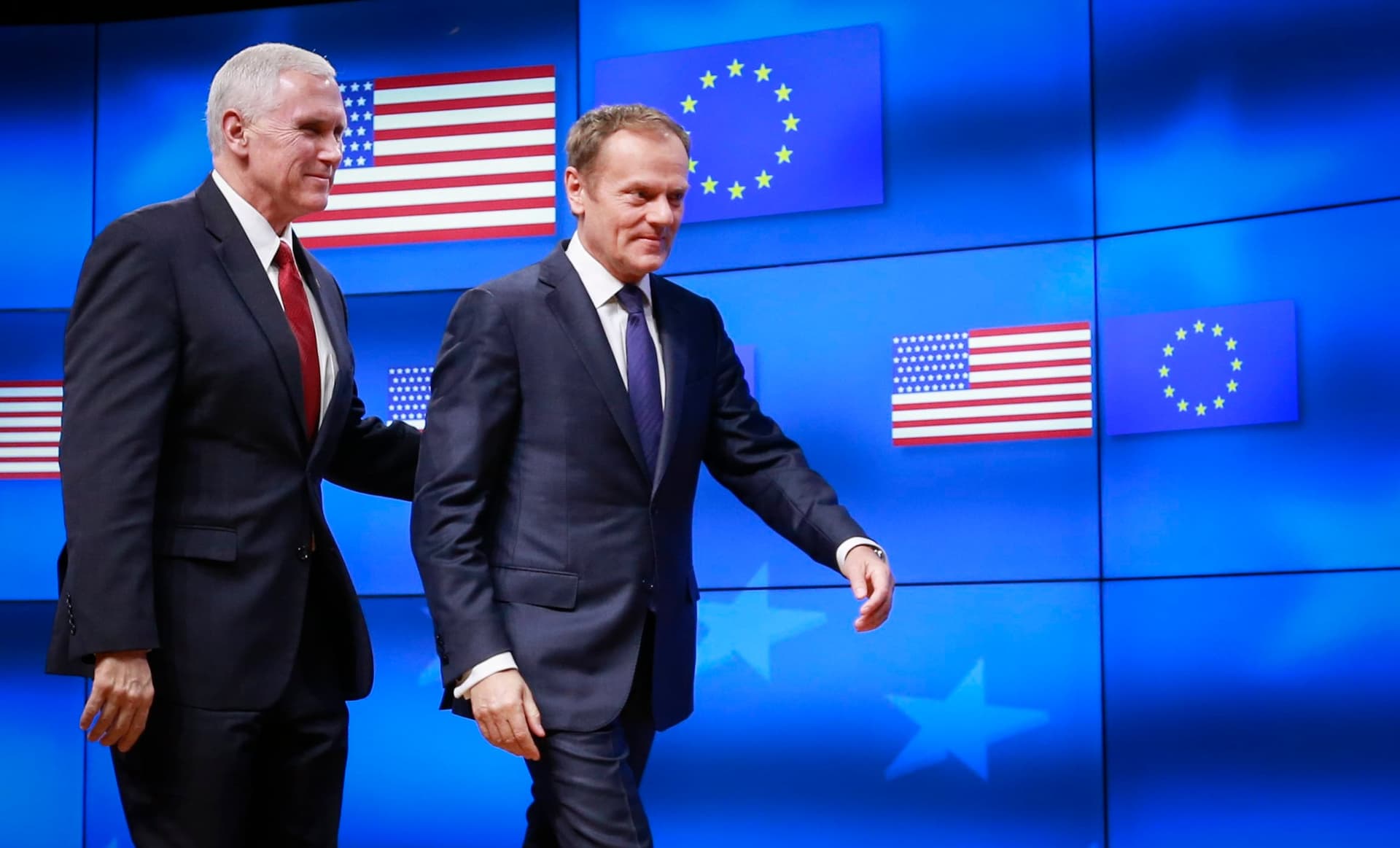 Wiceprezydent USA przyjechał zakopać topór wojenny z brukselskimi elitami – powiedziała dla Radia Wnet Dominika Ćosić