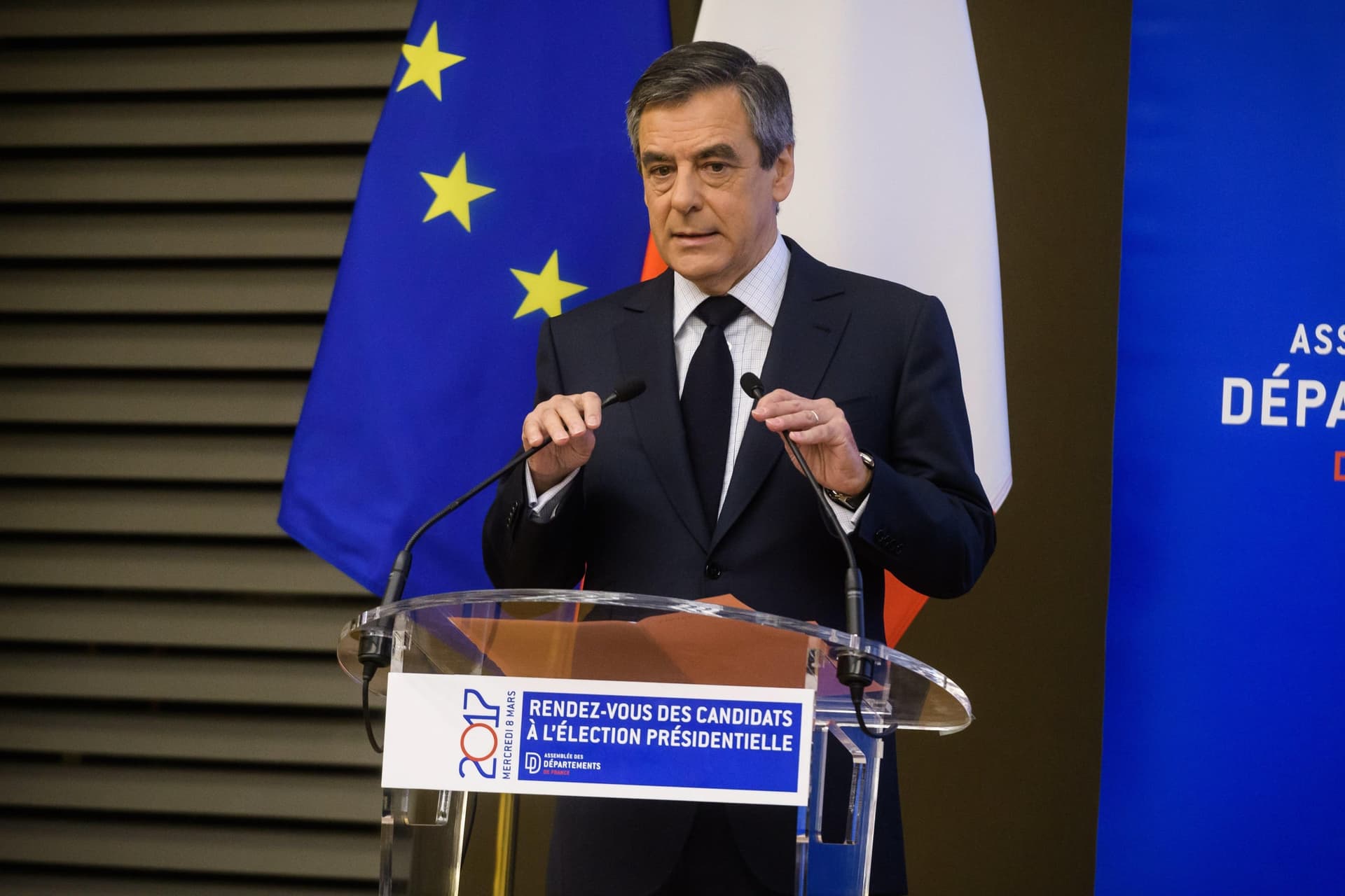 Francja: Alain Juppe nie będzie kandydował w wyborach. Komitet polityczny republikanów jednomyślnie poparł Fillona