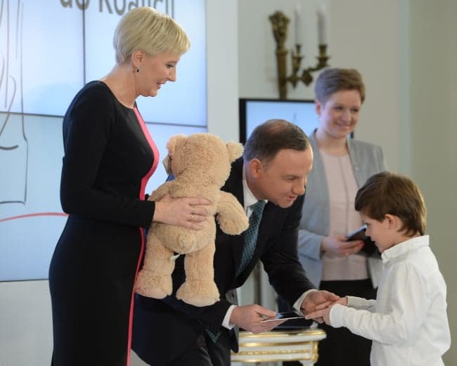 Ponad setka dzieci rannych i poległych żołnierzy, funkcjonariuszy i pracowników służb publicznych, otrzymała stypendia