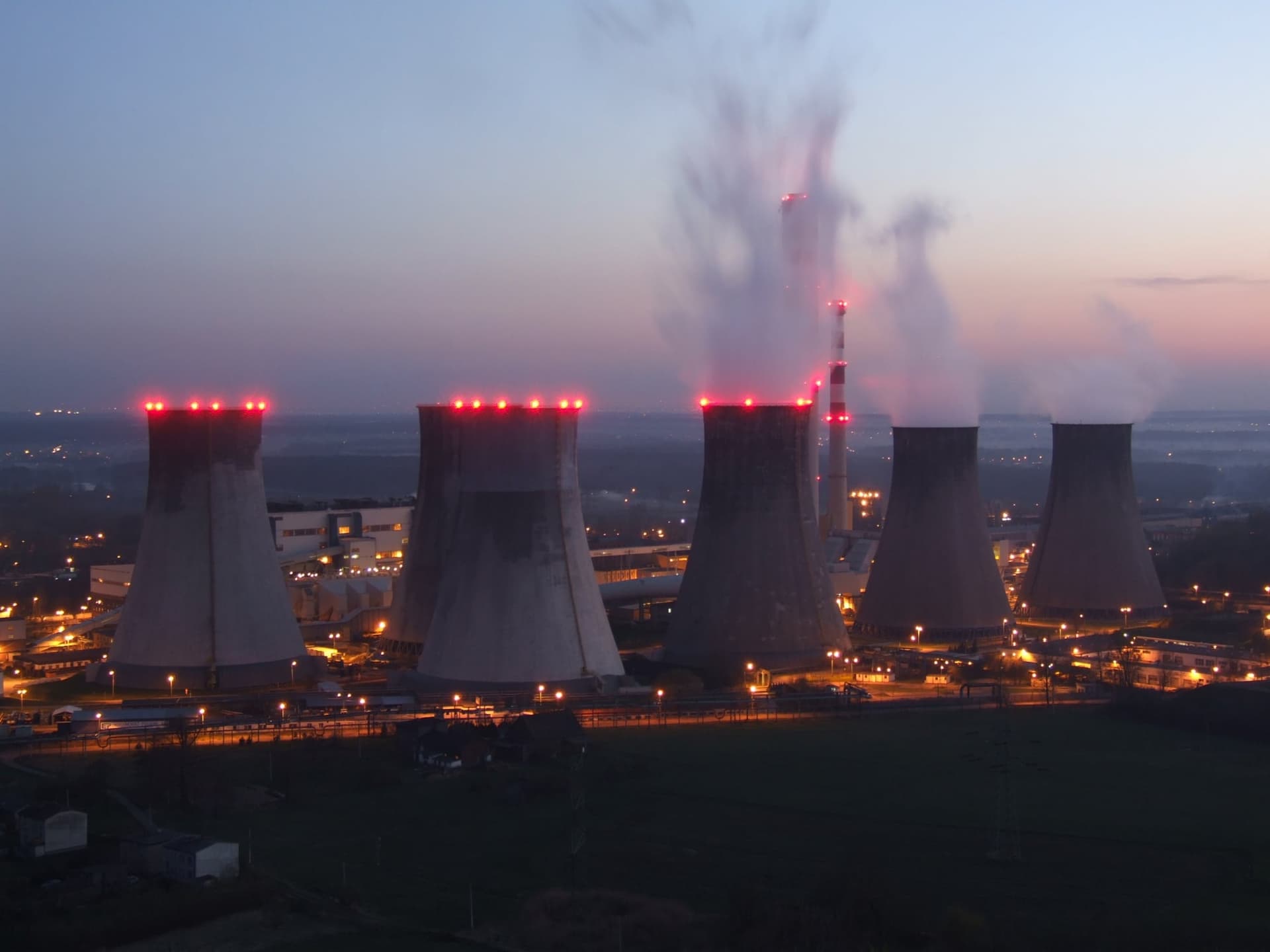 Prof. Grzegorz Karwasz: Polska powinna zakupić jedną, dwie elektrownie jądrowe. Nie jest to kwestia pieniędzy