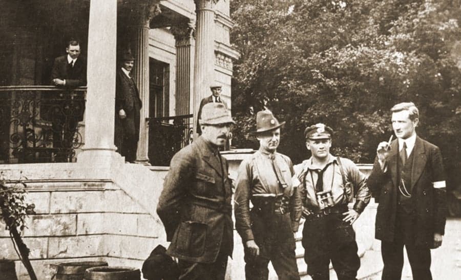 Wybuch III powstania śląskiego – akcja „Mosty”. Powstanie miało wybuchnąć w nocy z 2 na 3 maja 1921 r. o 3:00 nad ranem