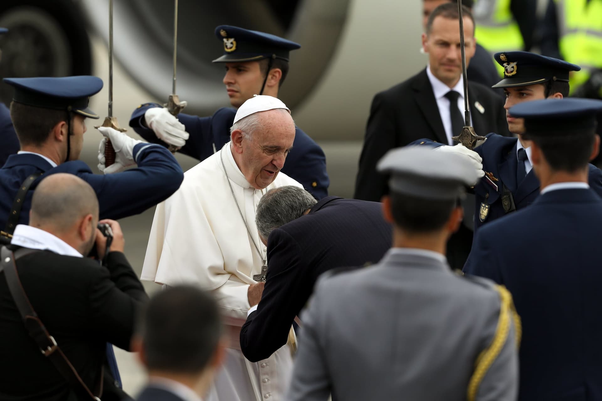 Portugalia: Papież Franciszek przybył do Fatimy, gdzie będzie przewodniczył uroczystościom stulecia objawień maryjnych