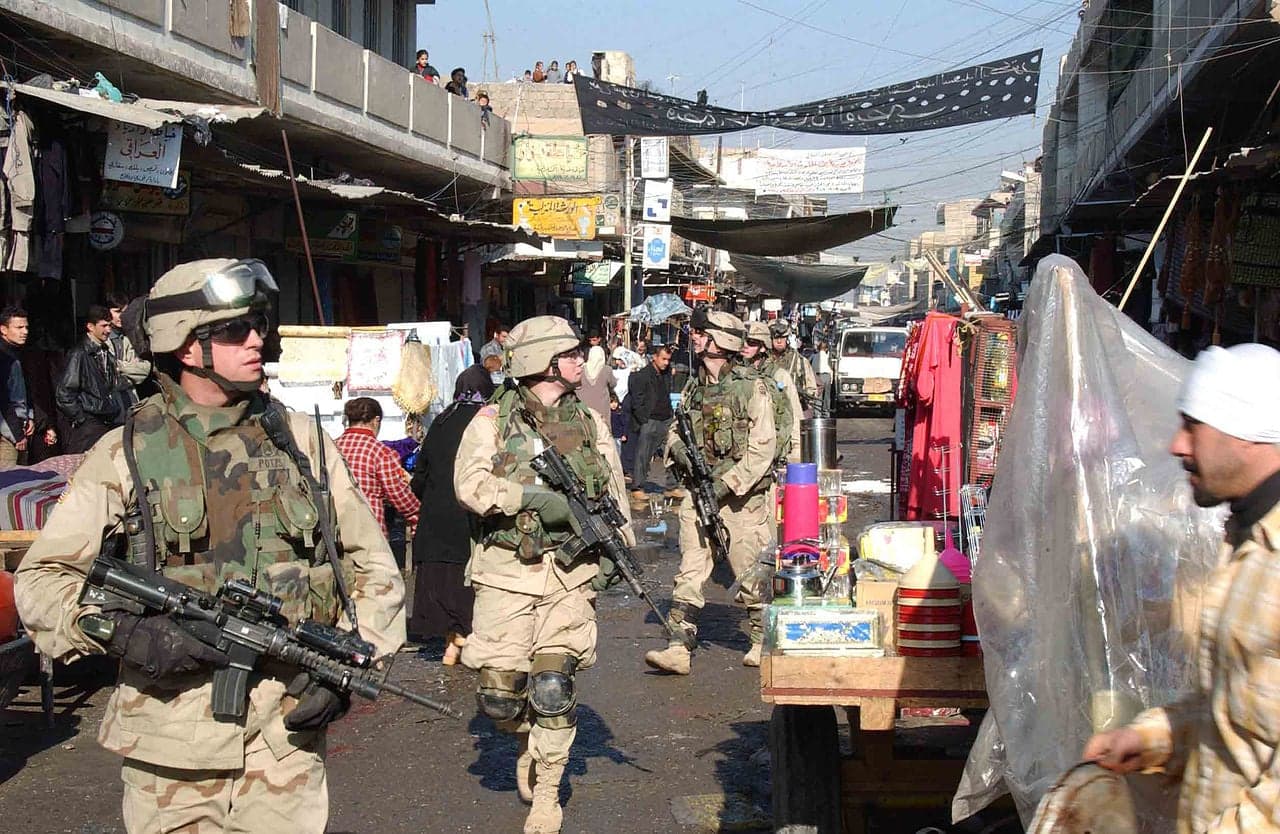 Irak: Samobójczy zamach na cywilów uciekających z Mosulu. Są ofiary wśród dzieci i kobiet.