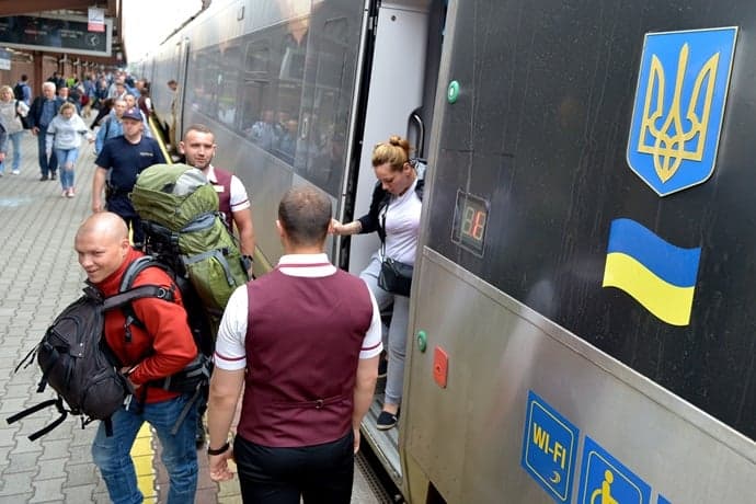 Od dziś Ukraińcy mogą przyjeżdżać do Polski bez wizy. Strefa Schengen stoi dla nich otworem raz na pół roku na 90 dni