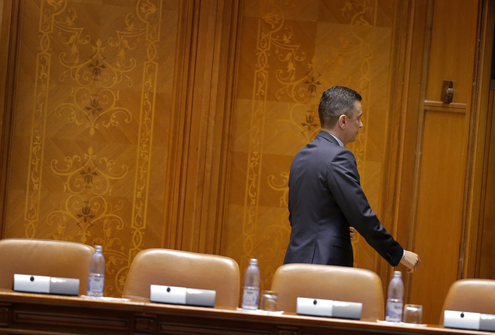 Rumunia: Zgodnie z oczekiwaniami upadł rząd premiera Sorina Grindeanu. Padł ofiarą zakulisowych działań lidera PSD