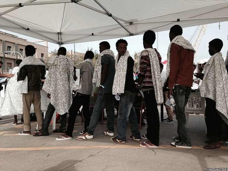 „Corriere della Sera”o kryzysie migracyjnym: kraj jak zatkany lejek. 220-250 tysięcy migrantów przybędzie w br. do Włoch