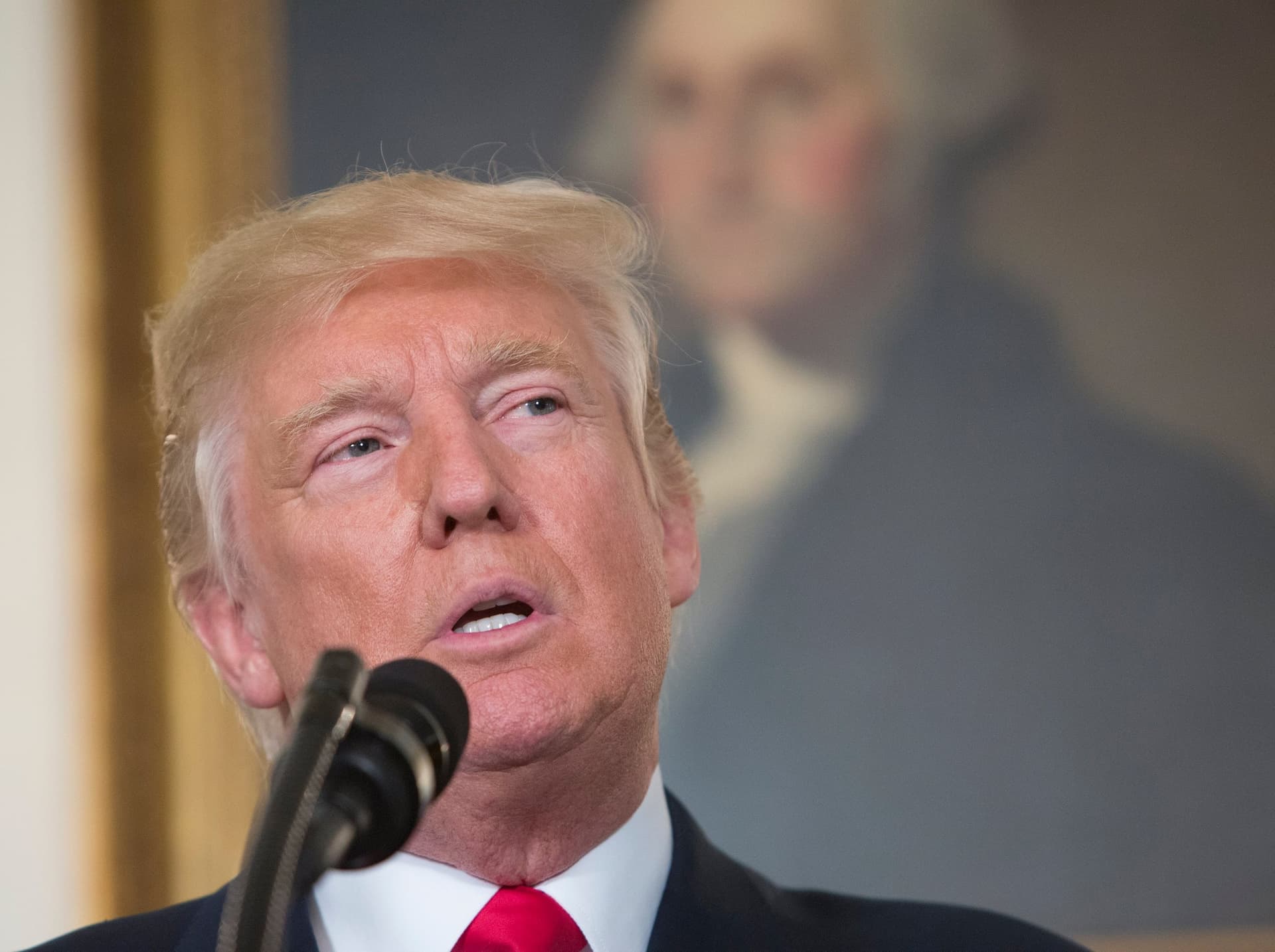 Prezydent Trump potępił „zło, jakim jest rasizm, i wszystkich tych, którzy w imię rasizmu (…) uciekają się do przemocy