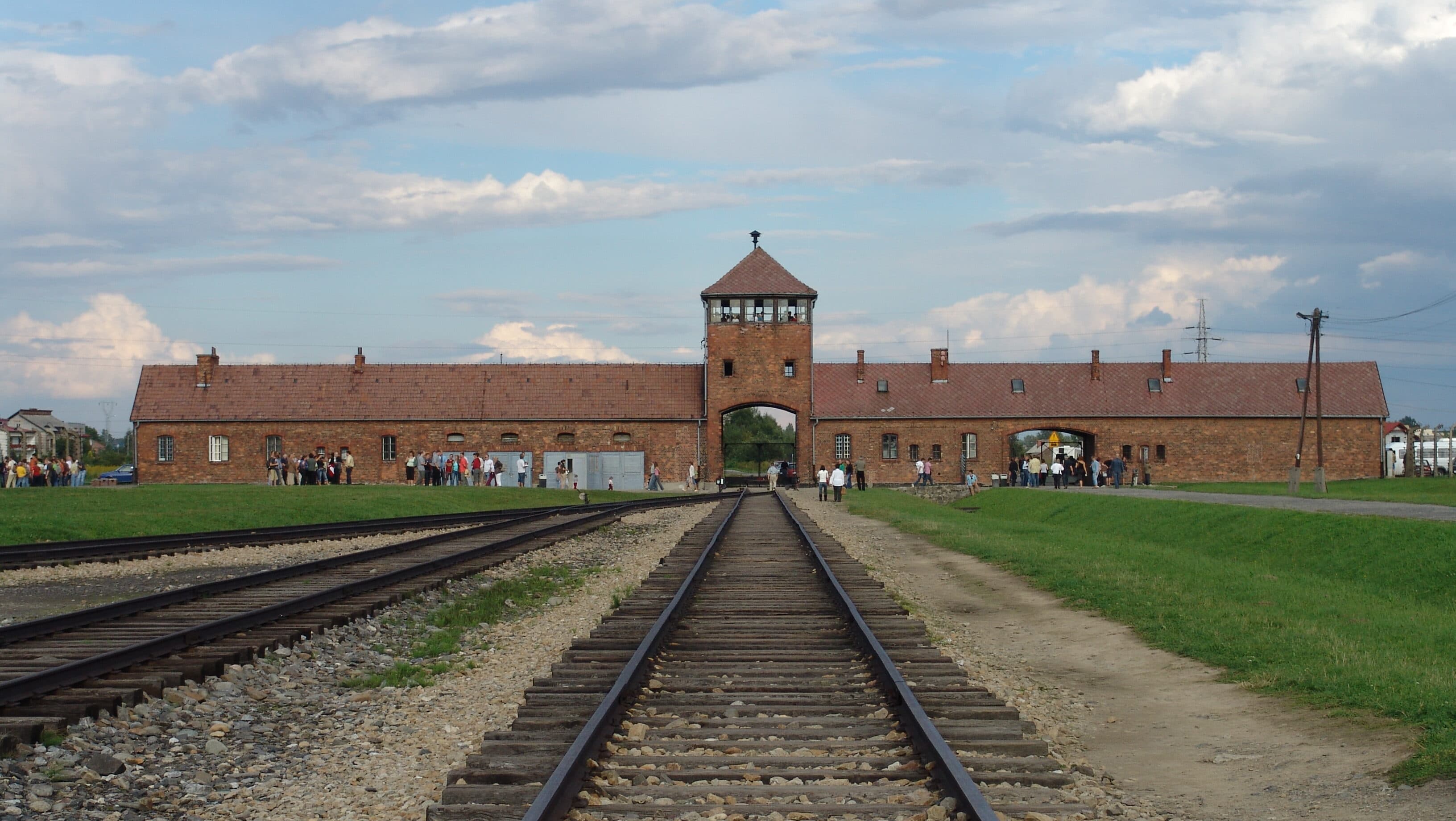 Skandal przed Muzeum Auschwitz. Strażnicy nie wpuścili posła Konfederacji na teren obozu