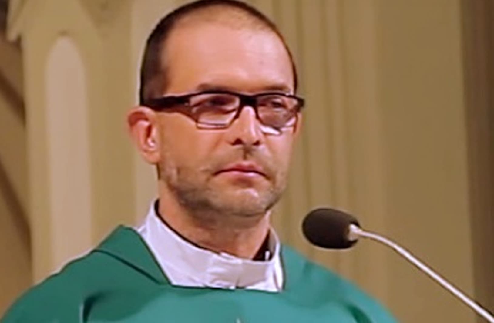 „Przestań się oszczędzać, zacznij się stwarzać”. Ks. Jacek Stryczek o wolności, buncie i Ekstremalnej Drodze Krzyżowej