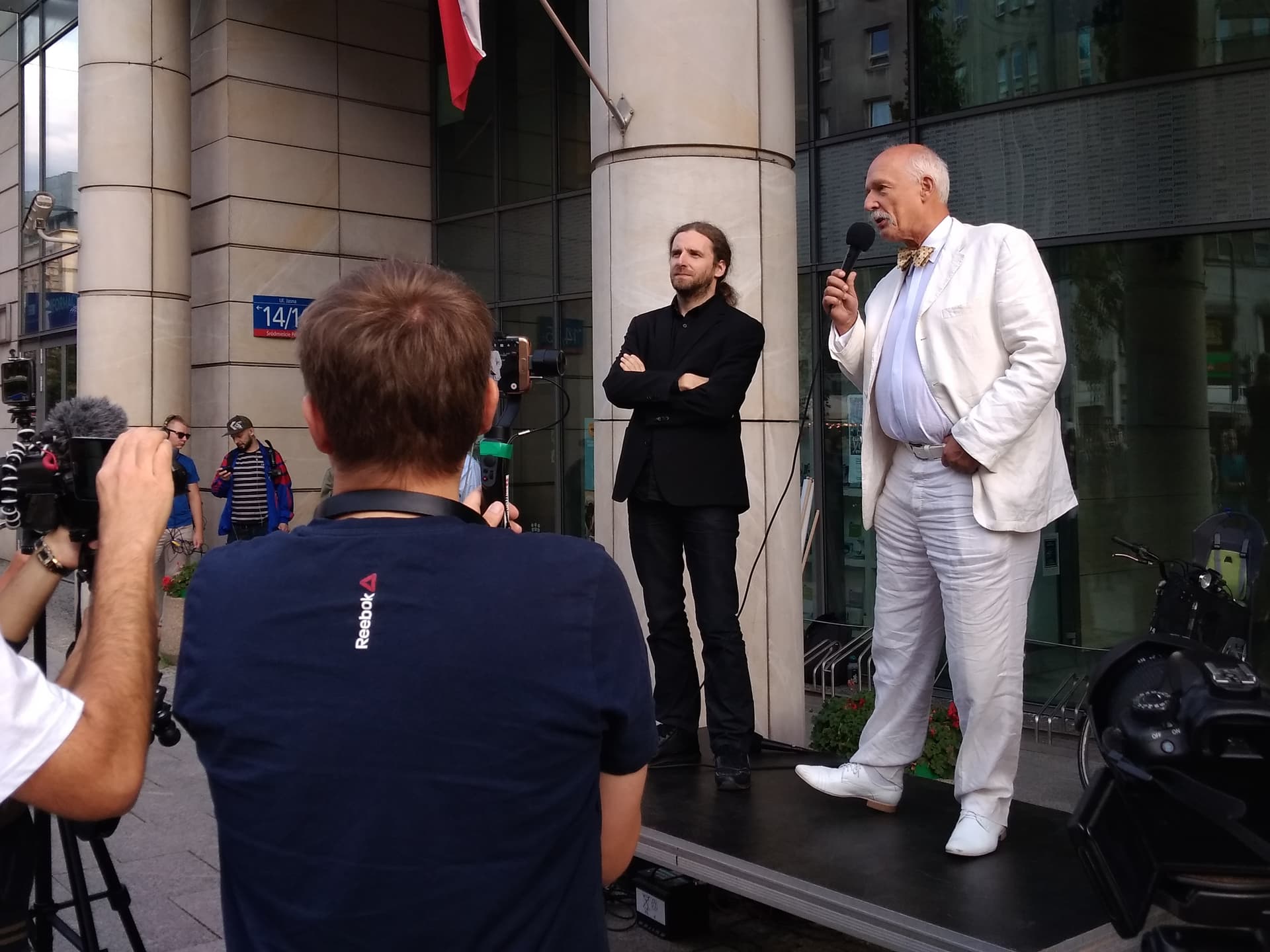Sośnierz: Media nie wiedzą jeszcze, kto zostanie nowym faszystą czy ruską onucą. To dlatego są teraz w miarę obiektywne