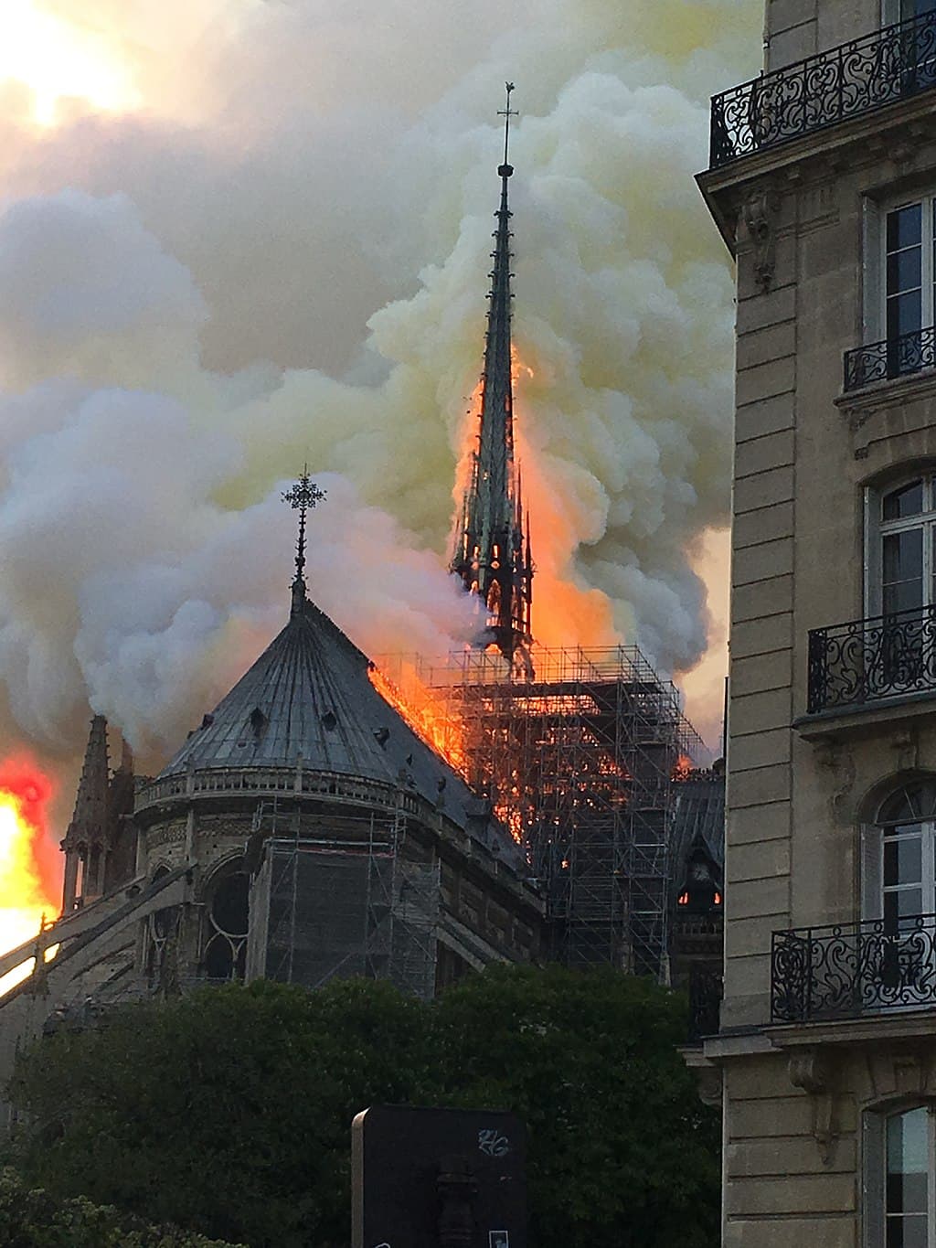 Rektor Notre Dame: Katedra może nie zostać uratowana