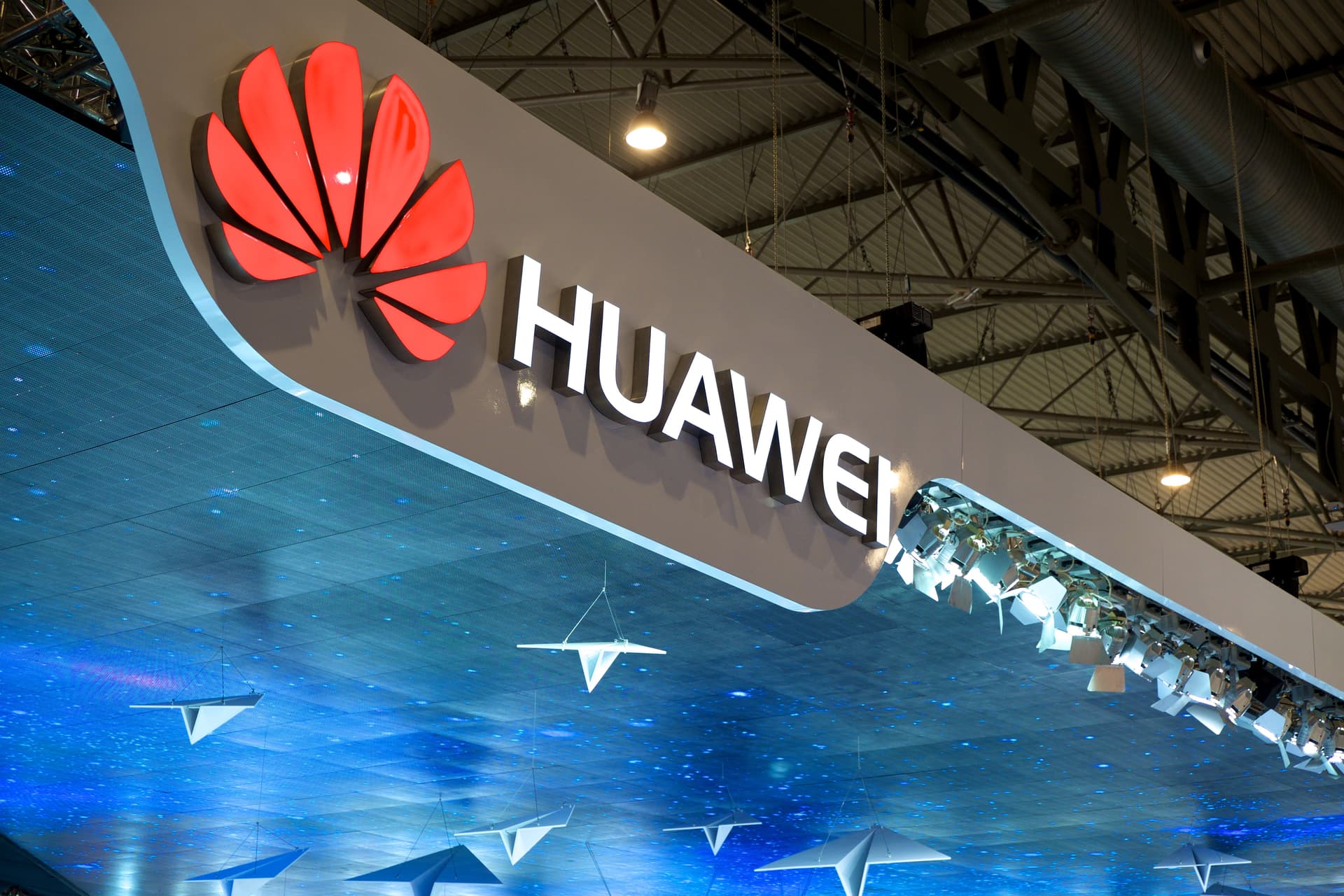 5G, ale bez Huawei. Wielka Brytania wycofa sprzęt chińskiego koncernu ze swojej sieci