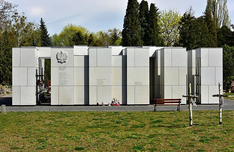 Do najwyższych władz Rzeczpospolitej Polskiej – apel o dekomunizację Powązek Wojskowych