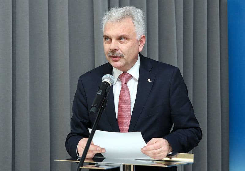 Waldemar Kraska o znoszeniu obostrzeń: Musimy zacząć normalnie żyć z wirusem