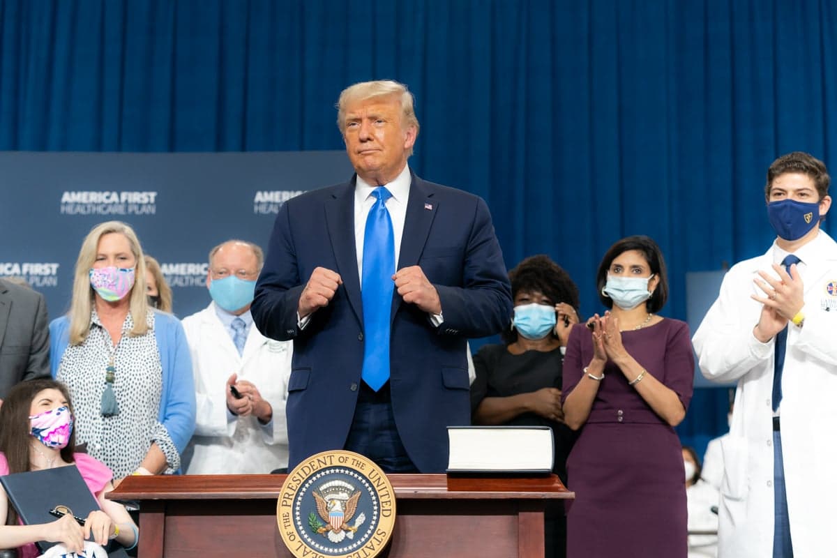 Trump: jestem oburzony przemocą, bezprawiem i chaosem. Zobowiązuję się do płynnego przekazania władzy