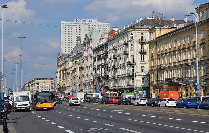Mieszkanka Warszawy: zauważamy wyludnianie się Śródmieścia – zastanawiamy się komu może na tym zależeć