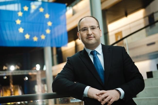 Adam Bielan: Bruksela nie może bezkosztowo „zagłodzić Polski”. Wycofanie się Polski z KPO byłoby dla KE dość ryzykowne