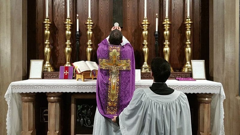 Zakaz mszy trydenckiej w kościołach parafialnych. Franciszek ogranicza możliwość sprawowania przedsoborowej liturgii